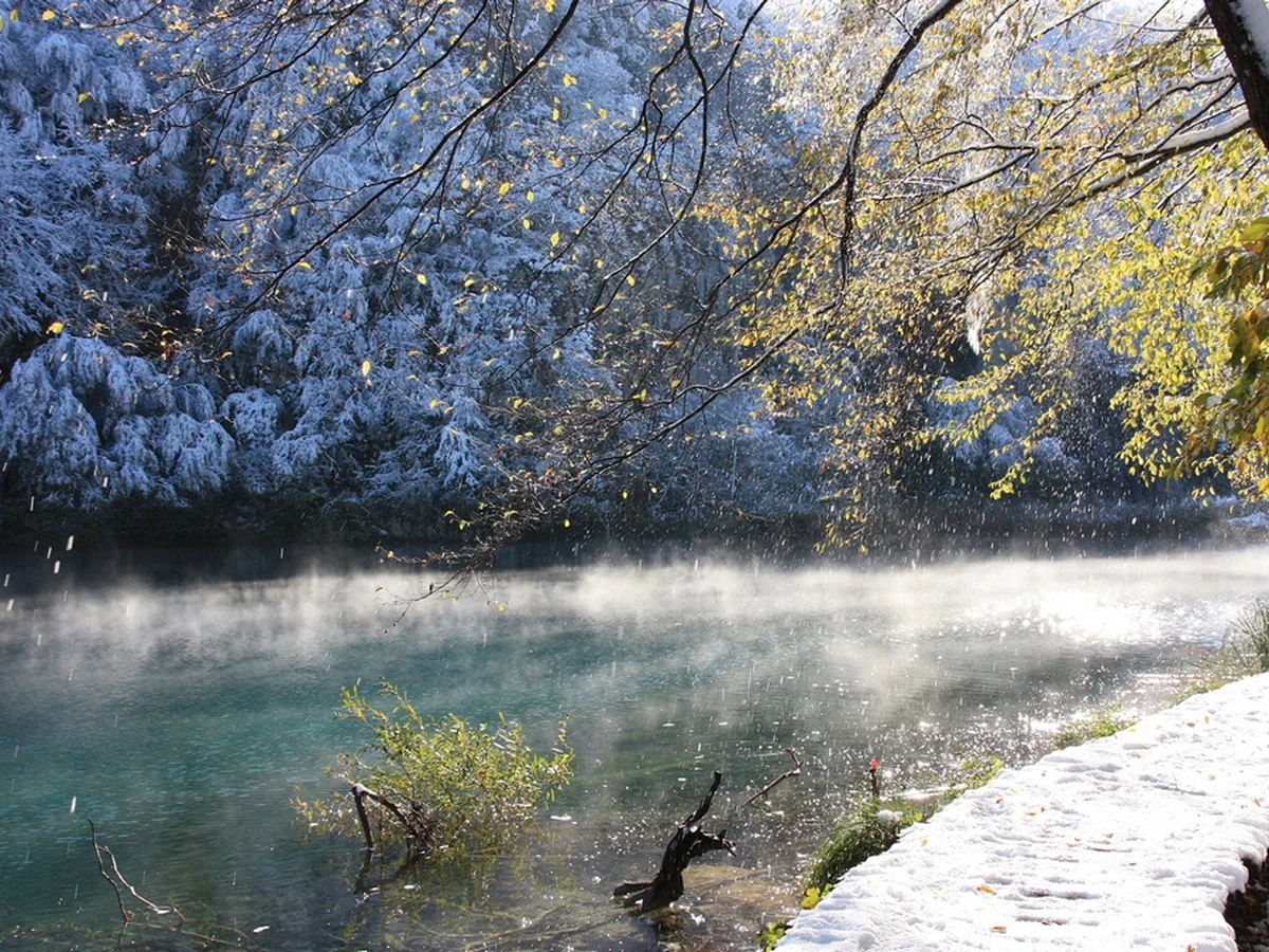 Snow beside Plitvice Lakes